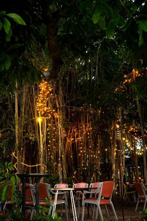 Hotel Banyan Tree à Batchelor Extérieur photo